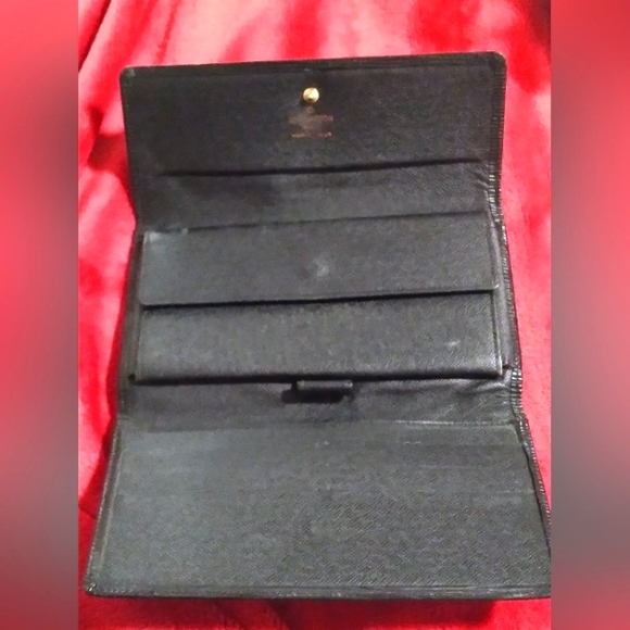 Authentic Louis Vuitton Black Epi Leather Porte Tresor International Wallet - Picture 10 of 16